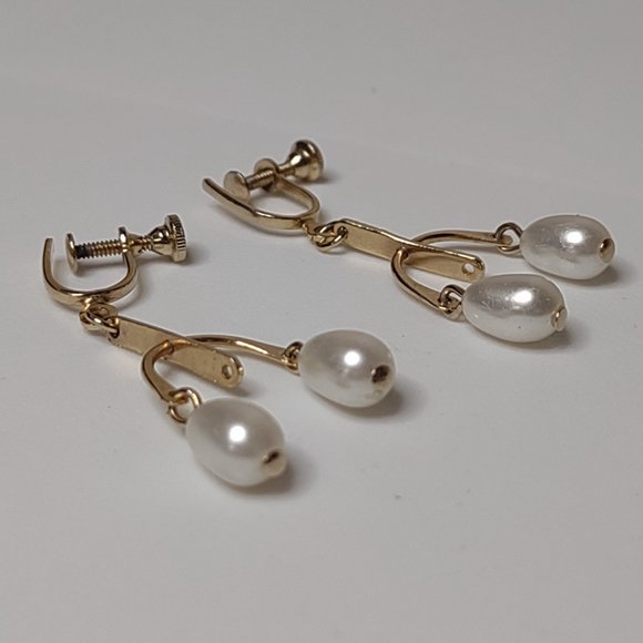 Gold Tone And White Bead Screw On Dangle Earrings - Picture 7 of 12